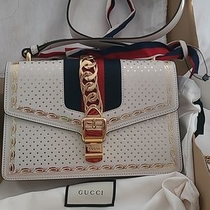 Gucci Stunning Mid size bag with amazing detais.  100% AUTHENTIC!